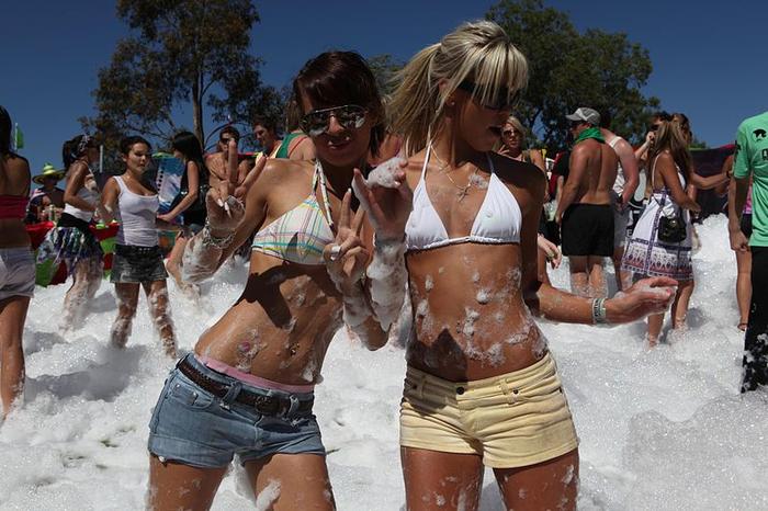 Name:  800px-Women_at_a_foam_party.jpg
Views: 110
Size:  69.1 KB