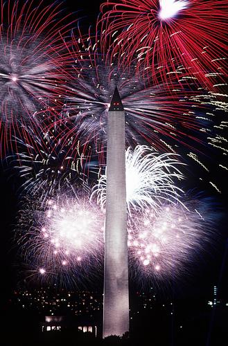 Name:  Fourth_of_July_fireworks_behind_the_Washington_Monument,_1986.jpg
Views: 81
Size:  48.1 KB