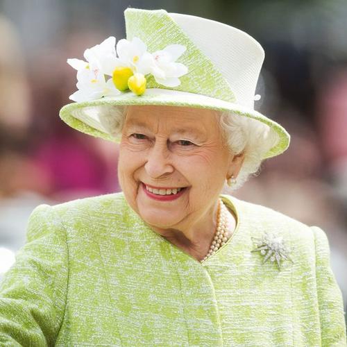 Name:  queen-elizabeth-ii-waves-during-a-walk-about-around-windsor-news-photo-1636146247.jpg
Views: 132
Size:  36.9 KB