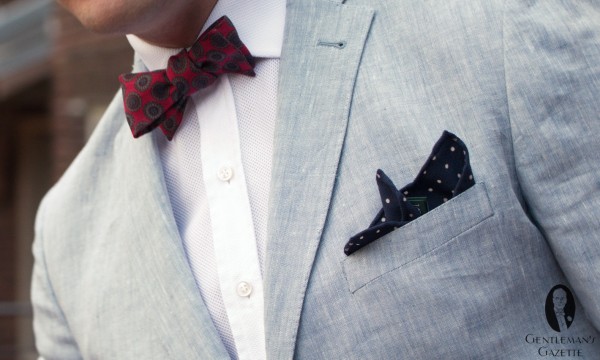 Name:  Gagliardi-summer-outfit-with-vintage-bow-tie-Fort-Belvedere-polka-dot-pocket-sqaure-and-Siniscal.jpg
Views: 156
Size:  49.4 KB