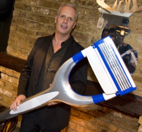 Name:  Mr-Will-King-at-the-UK-launch-of-the-Azor5-razor-system.jpg
Views: 181
Size:  47.6 KB