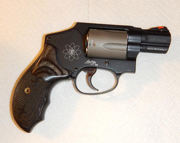 Name:  Smith & Wesson 340 PD Black & Checkered Grips (1).jpg
Views: 217
Size:  41.8 KB