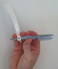 Name:  Grip Straight razor.jpg
Views: 206
Size:  6.3 KB