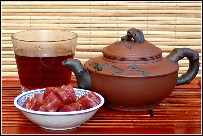 Name:  Menghai Dayi 8363 - Lap Xuong Ngot Thai (thai sweet cured sausage) in my new yixing pot.jpg
Views: 227
Size:  61.6 KB