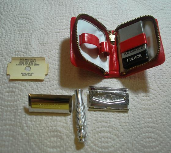 Name:  Gillette Travel Razor Red Case S1 1972 (3).jpg
Views: 233
Size:  45.3 KB