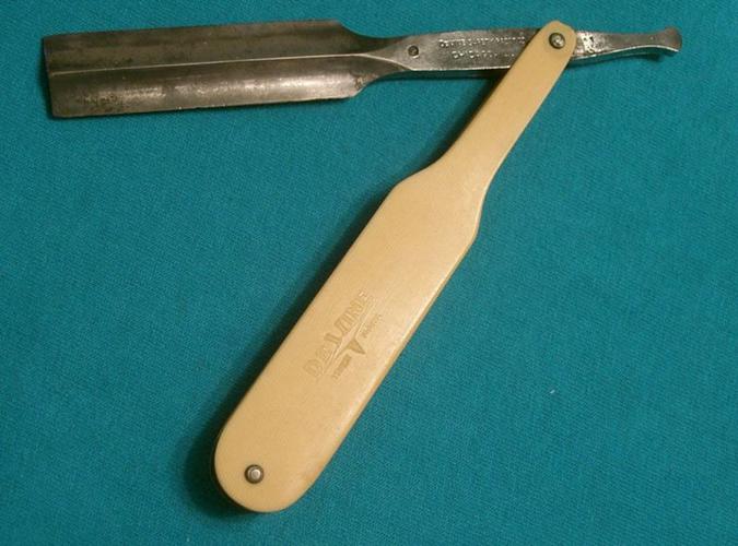 Name:  unusual blade - double edged grind - (2011, 01-25) -  (eBay).jpg
Views: 186
Size:  45.6 KB
