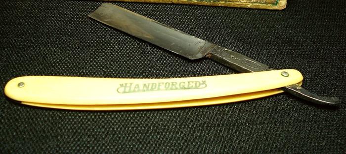 Name:  Altenbach FINEDGE CutCorp. OSTISO NewYorkCity 5-8'' Square HANDFORGED M.i.Solingen,Germany a.jpg
Views: 948
Size:  55.7 KB