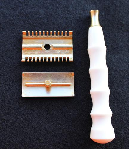 Name:  Gillette DE Comb Razor Custom Ivory Handle By William Barber (8).jpg
Views: 261
Size:  32.9 KB