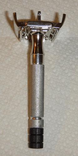 Name:  Gillette Safety razor 1951 Blac Tip Super Speed W3 (3).jpg
Views: 296
Size:  18.9 KB
